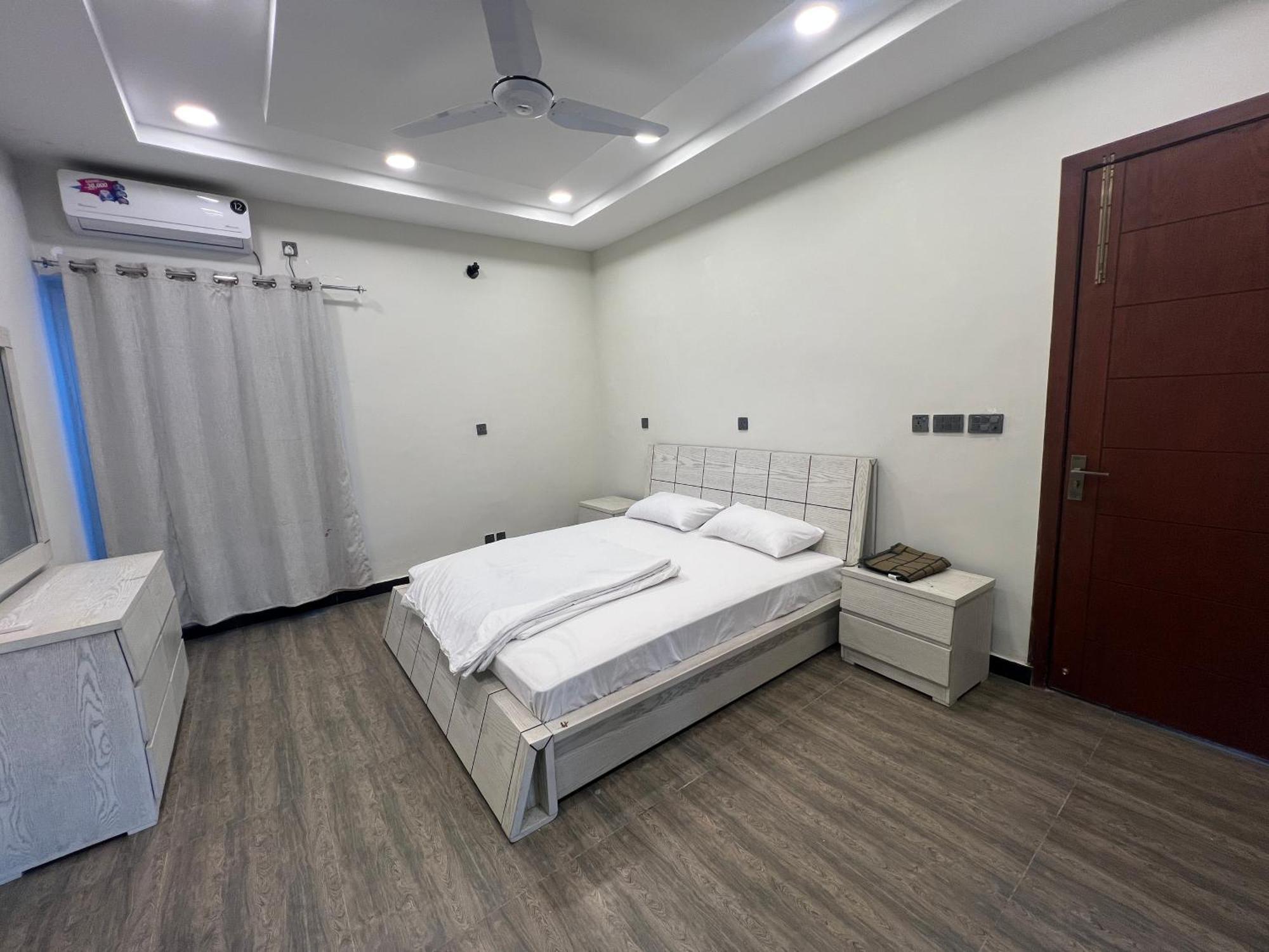 Deluxe King Room In Silverscape Residence Rawalpindi Exterior foto
